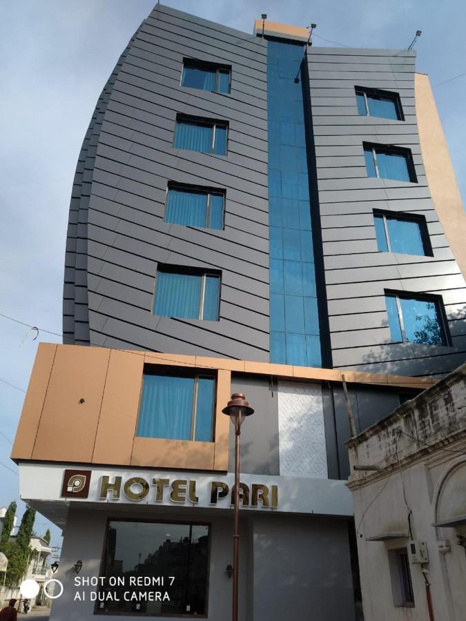 Hotel Pari Dwārka Exteriör bild